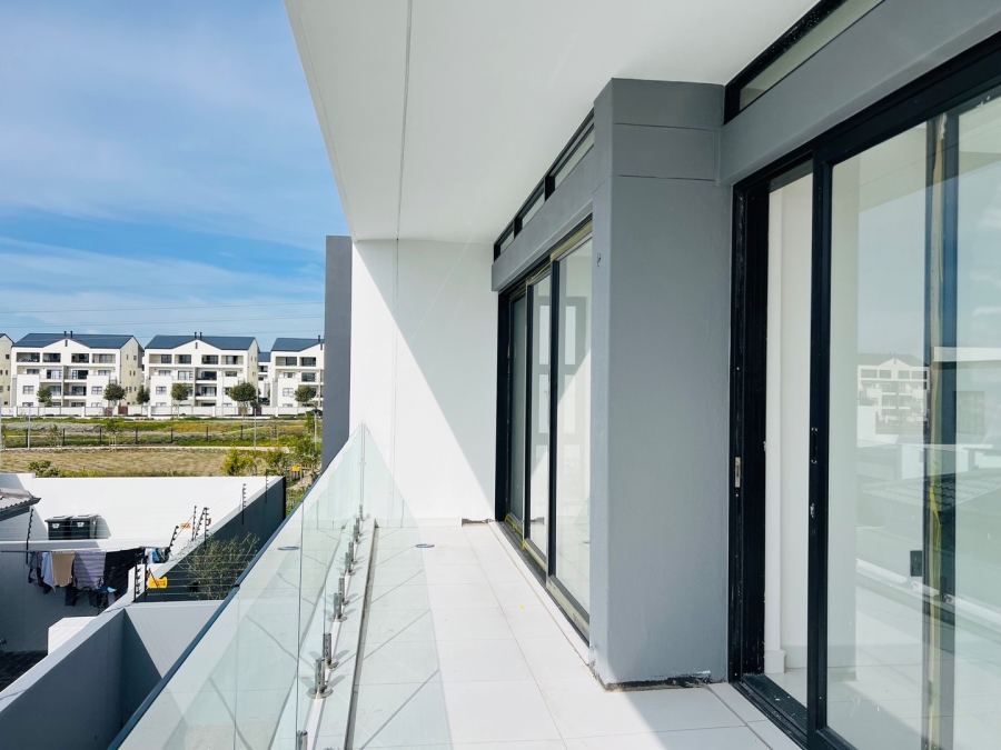  Bedroom Property for Sale in Sandown Western Cape